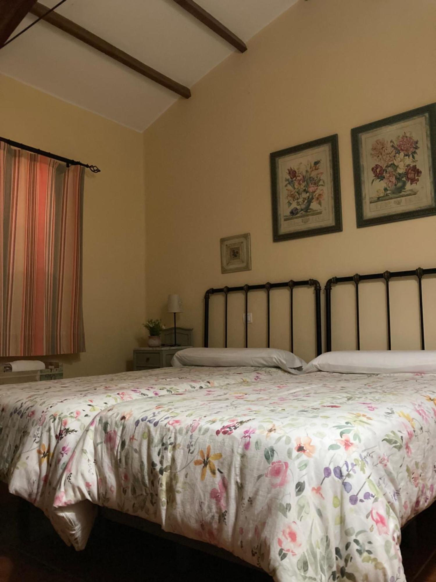 Casa Rural Valdevilano La Roca de la Sierra Esterno foto